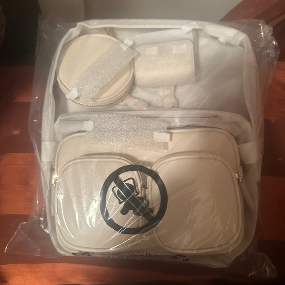 ❣️MK CROSSBODY❣️ - Picture 3 of 8